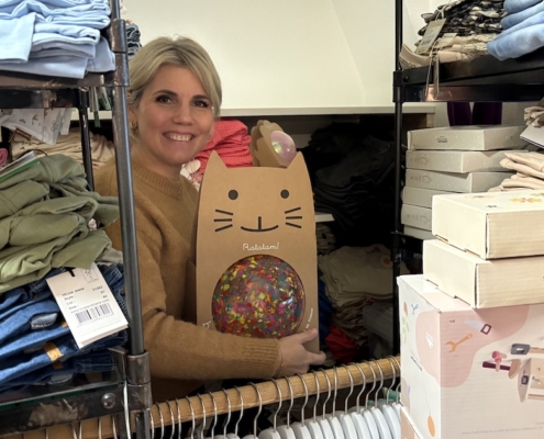 Nina bereitet alles für die Neueröffnung von Bambolino in Fulda vor.