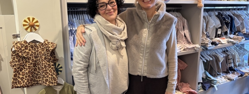 Nina und Ihre Mitarbeiterin Christiana lieben Kindermode.